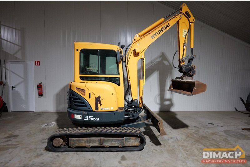 2011 Hyundai ROBEX 35Z-9 mini excavator side view