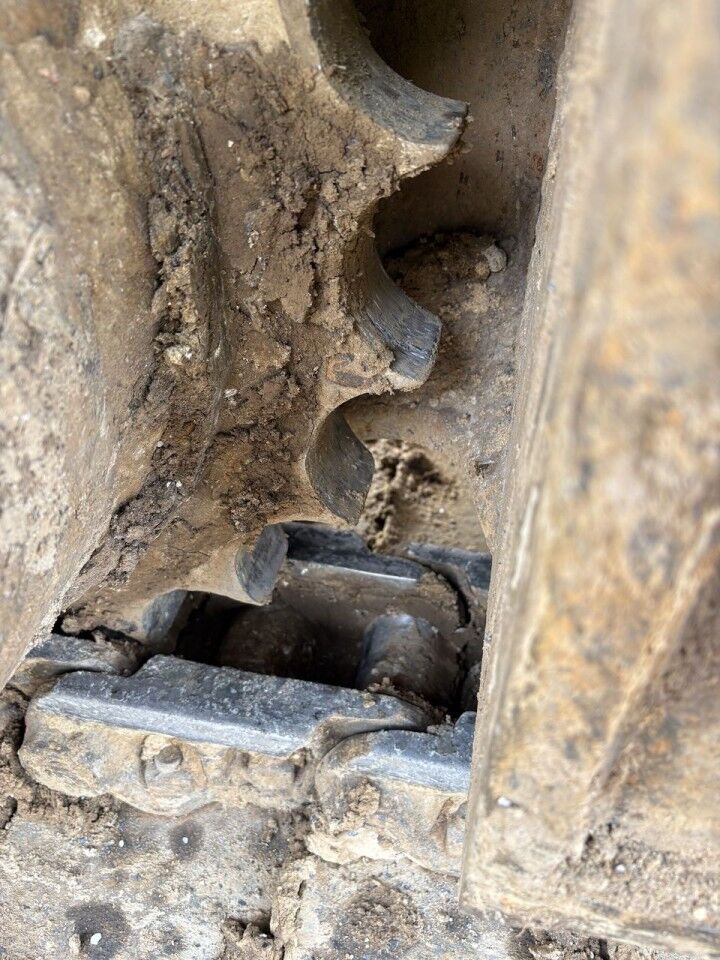 2019 Komatsu HB215LC-3 crawler excavator track drive detail 2019 Komatsu HB215LC-3 crawler excavator track drive detail