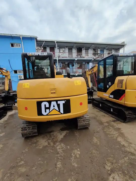 2016 Caterpillar 302.5D crawler excavator rear view 2016 Caterpillar 302.5D crawler excavator rear view