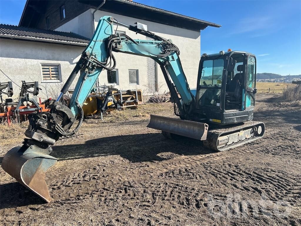 2015 Bobcat E62 mini excavator, side view 2015 Bobcat E62 mini excavator, side view