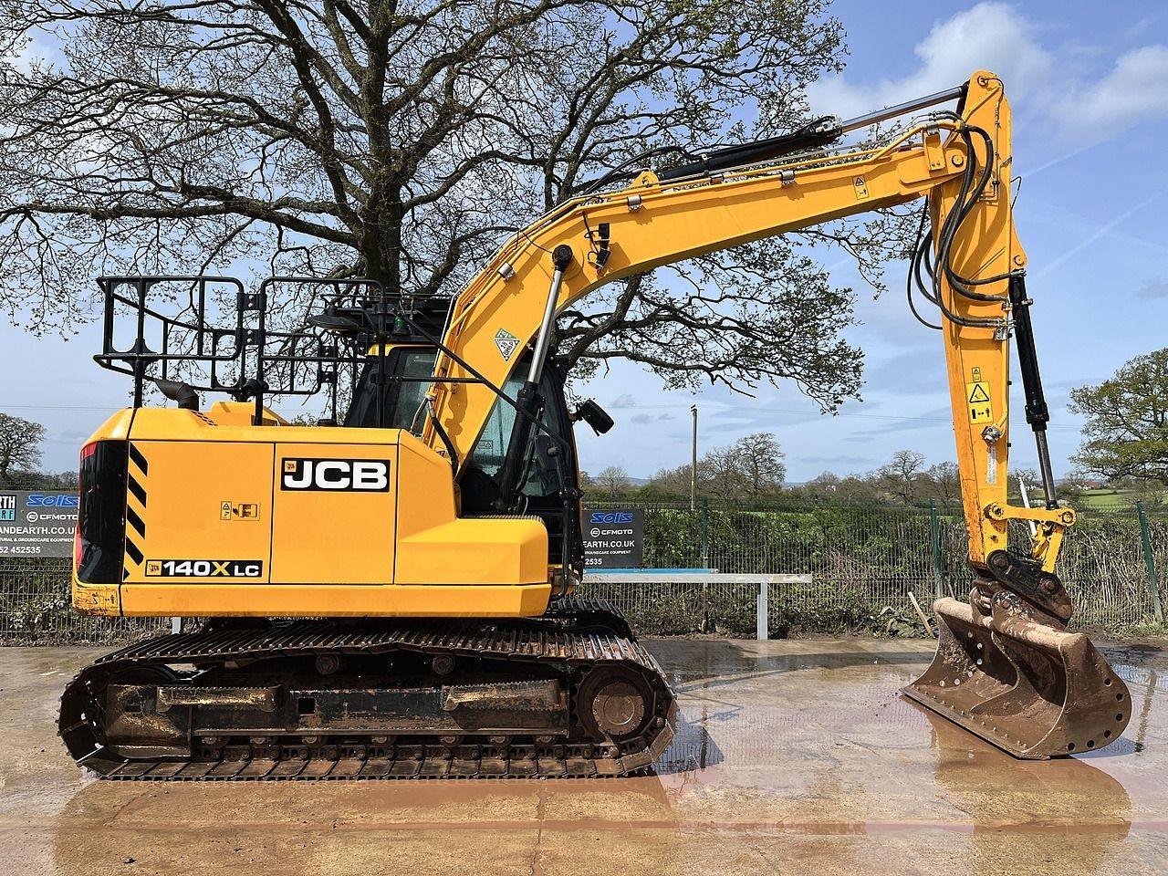 2023 JCB 140X LC crawler excavator, side profile view