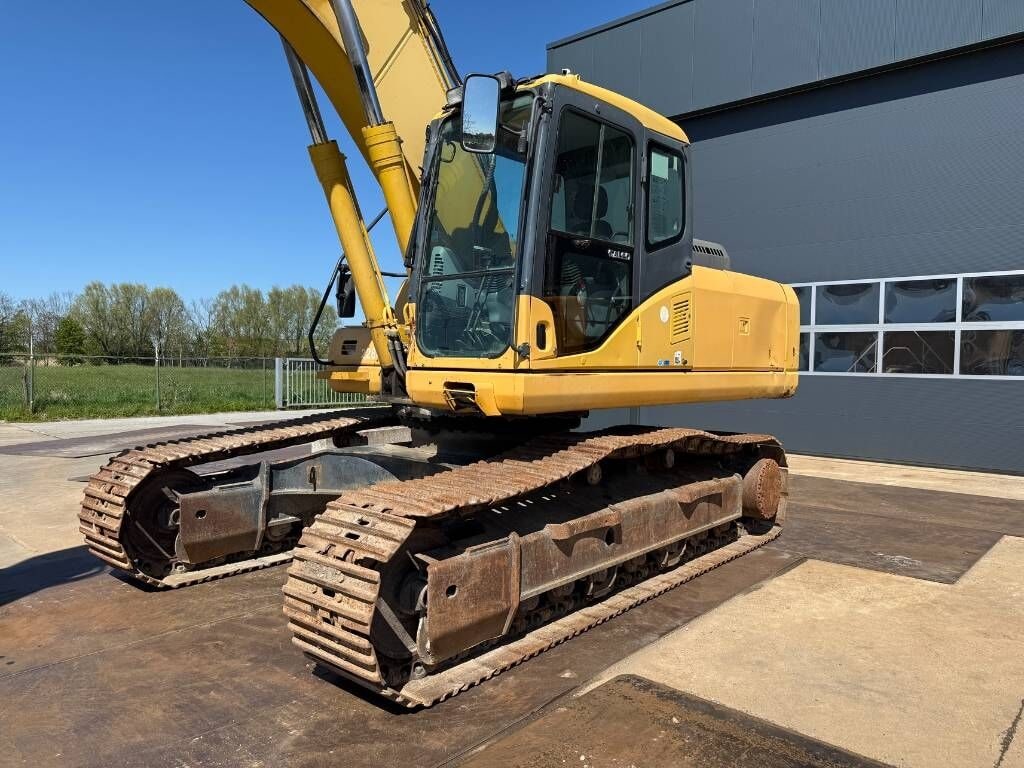 2005 Komatsu PC290NLC-7K crawler excavator, side view 2005 Komatsu PC290NLC-7K crawler excavator, side view