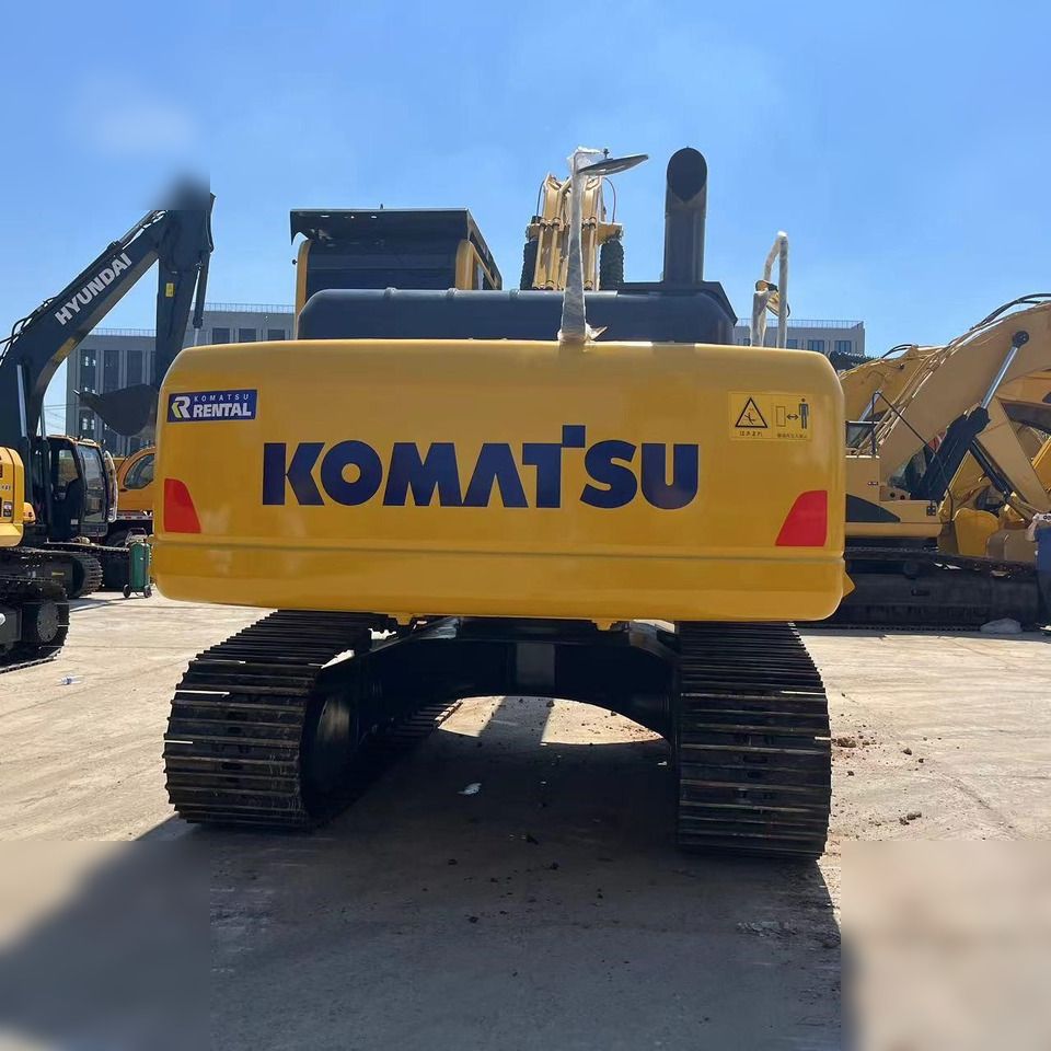 2022 Komatsu PC200-8 Raupenbagger, Heckansicht 2022 Komatsu PC200-8 Raupenbagger, Heckansicht