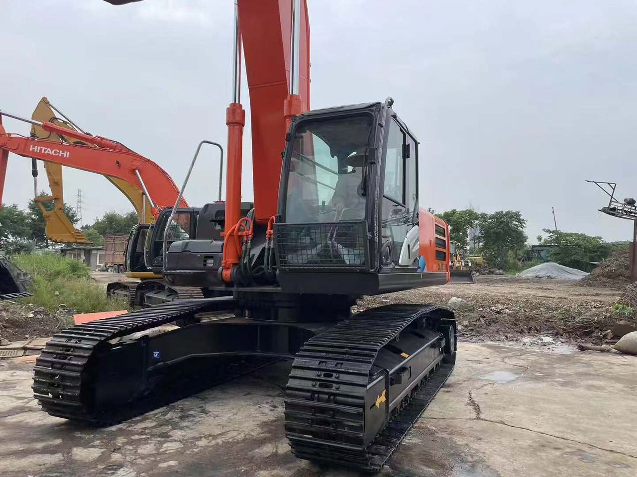 2020 Hitachi 350-5G crawler excavator, front three-quarter view 2020 Hitachi 350-5G crawler excavator, front three-quarter view