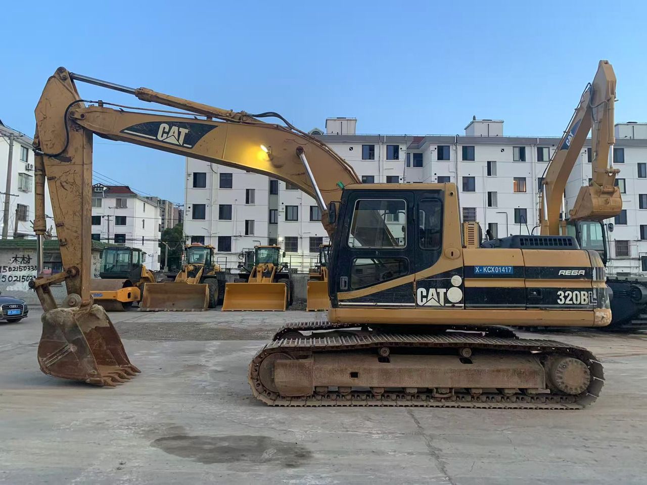 2016 Caterpillar 320BL crawler excavator, side view 2016 Caterpillar 320BL crawler excavator, side view