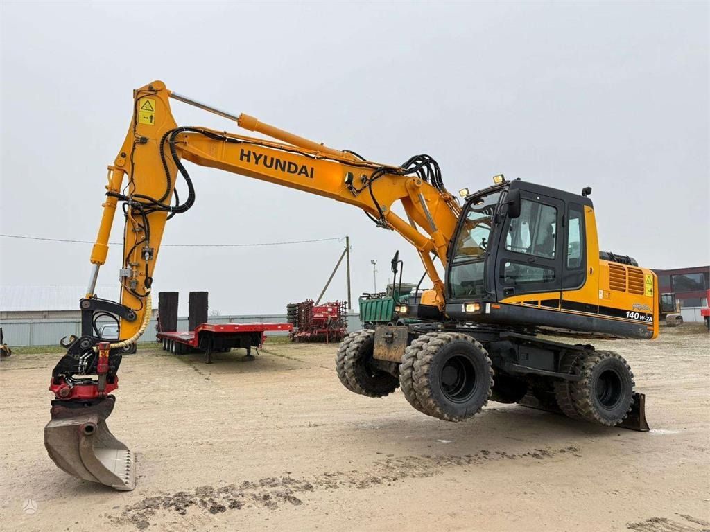 2008 Hyundai R140W-7A wheel excavator, side profile view 2008 Hyundai R140W-7A wheel excavator, side profile view