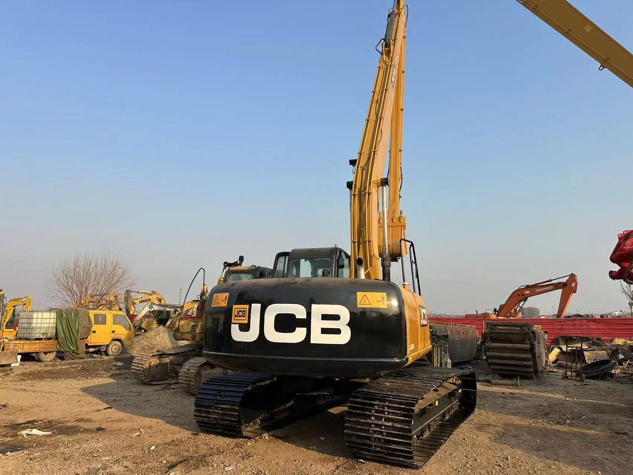2019 JCB JS220LC crawler excavator, rear view