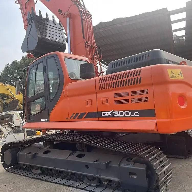 2023 Doosan DX300LC excavator side profile view 2023 Doosan DX300LC excavator side profile view