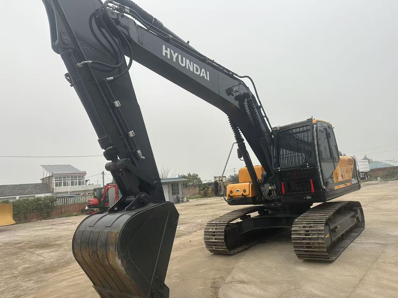 2024 Hyundai 220-9S crawler excavator, side view 2024 Hyundai 220-9S crawler excavator, side view