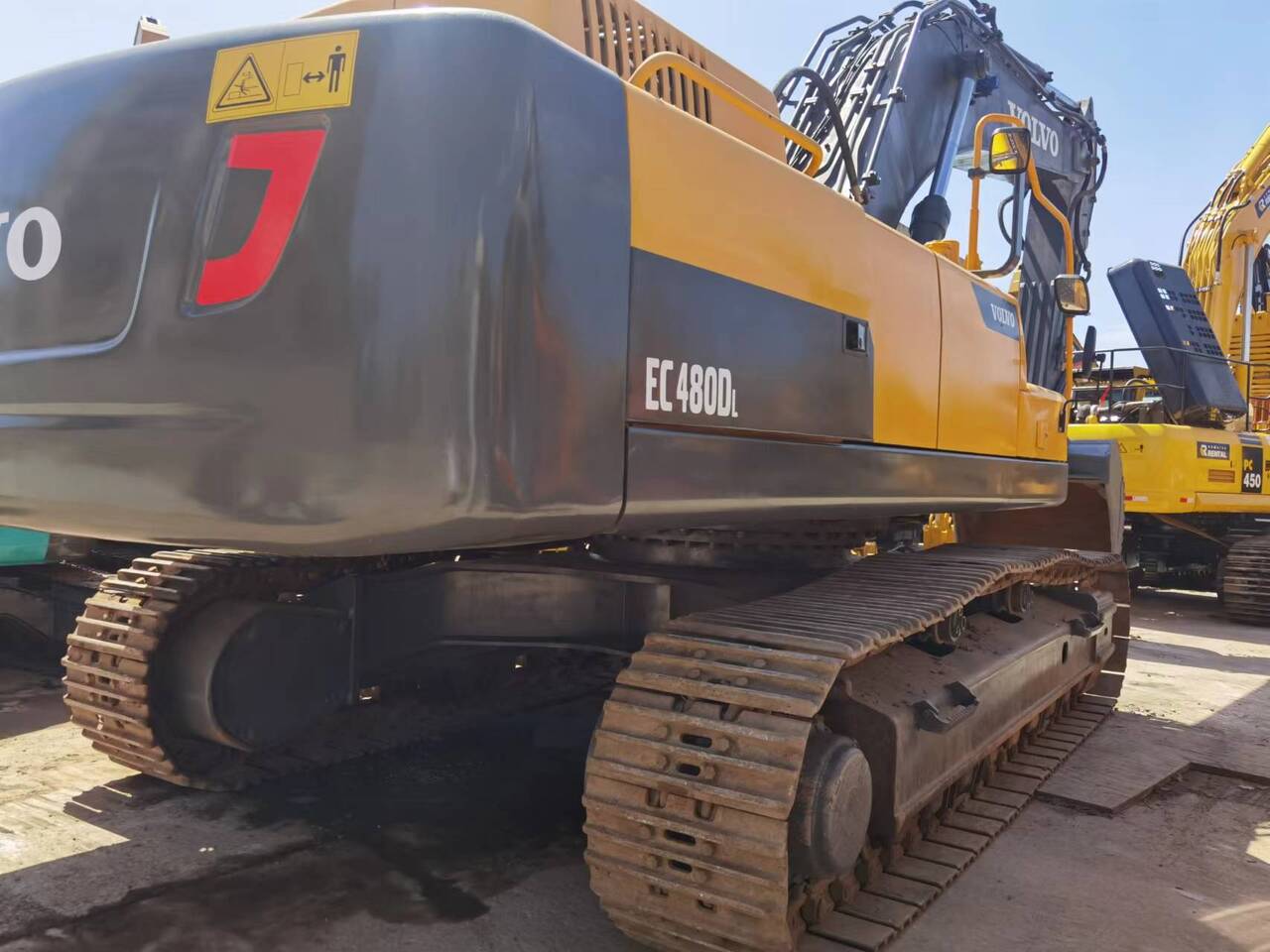 2018 Volvo EC480DL crawler excavator rear three-quarter view