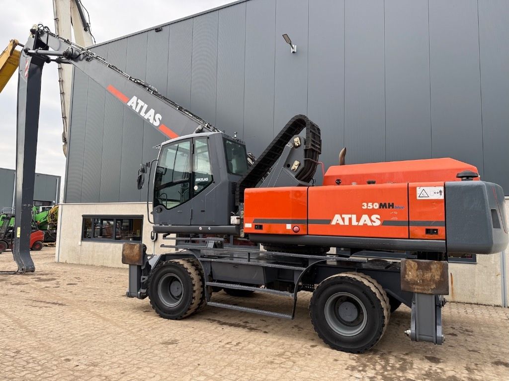2018 Atlas 350MH material handler, side view 2018 Atlas 350MH material handler, side view