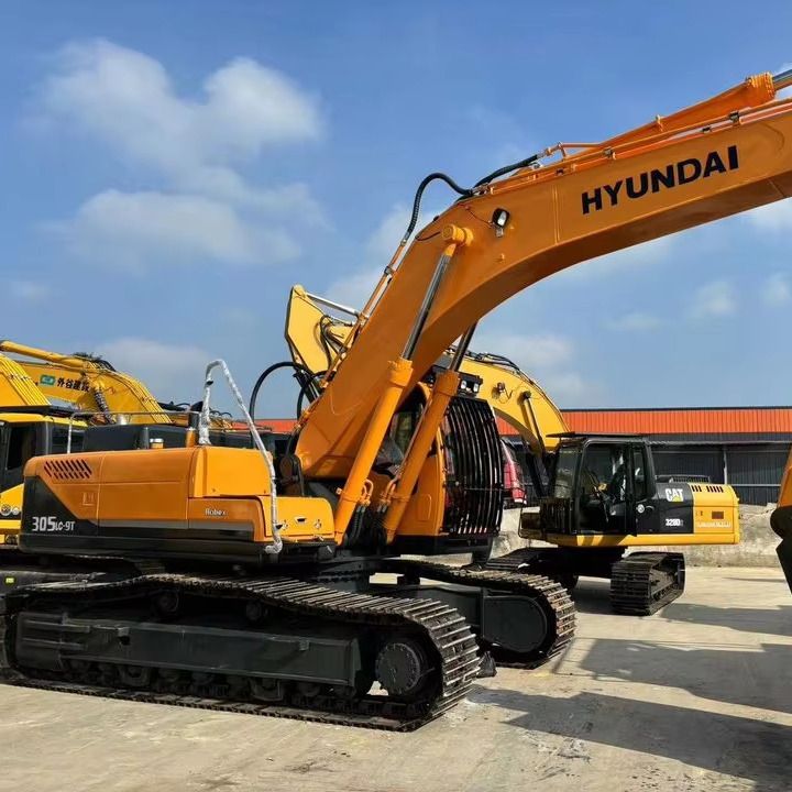 2022 Hyundai 305LC-9T crawler excavator, rear three-quarter view 2022 Hyundai 305LC-9T crawler excavator, rear three-quarter view