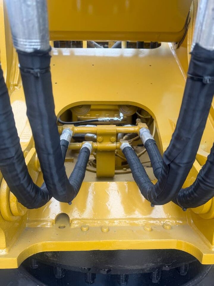 2024 Caterpillar 323 crawler excavator hydraulic hose detail