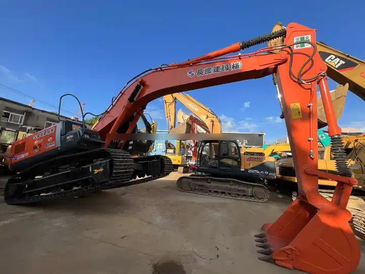 2018 Hitachi ZX200-3G crawler excavator, side profile view 2018 Hitachi ZX200-3G crawler excavator, side profile view