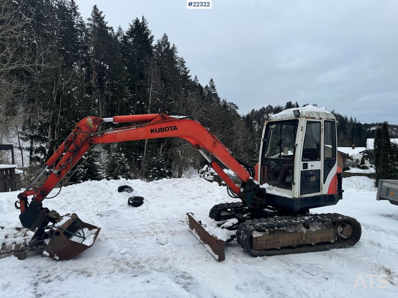 2002 Kubota KX161-2 crawler excavator, side view 2002 Kubota KX161-2 crawler excavator, side view