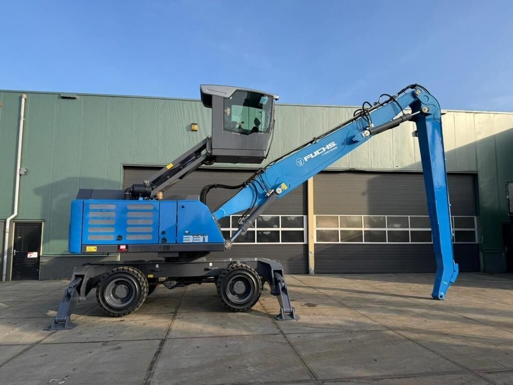 2018 Fuchs MHL331F material handler, side view