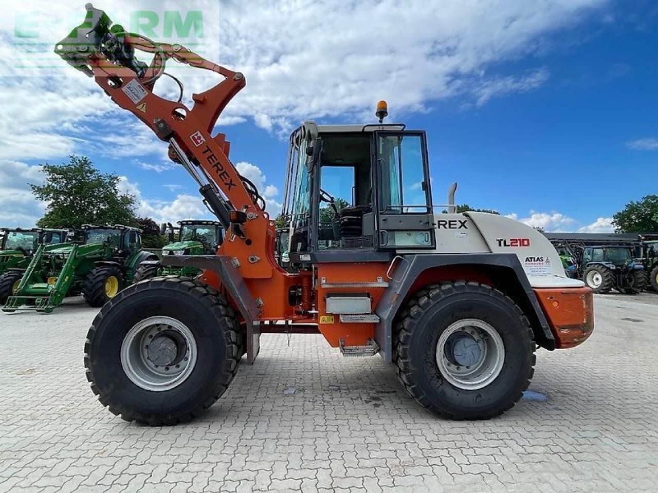 2012 Atlas TL210 wheel loader, side view 2012 Atlas TL210 wheel loader, side view