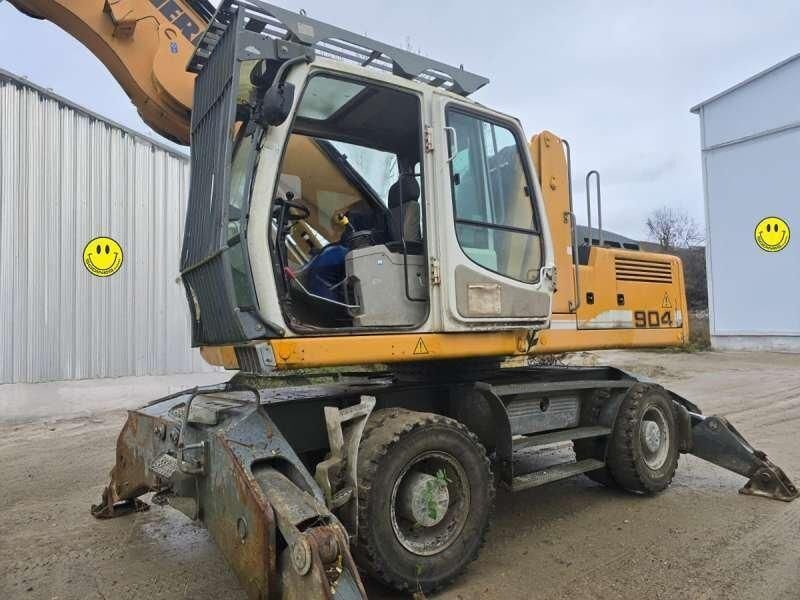 2012 Liebherr A904 C material handler, side view 2012 Liebherr A904 C material handler, side view