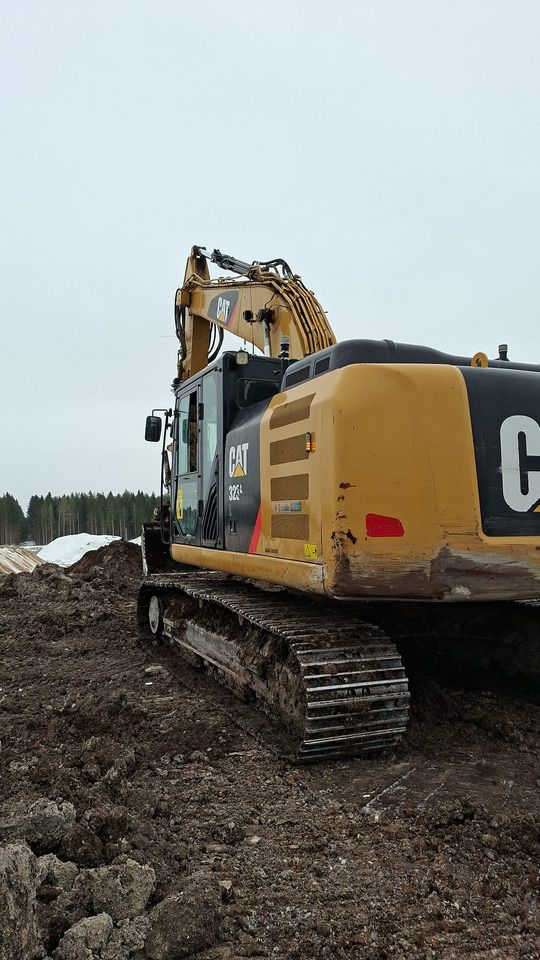 2017 Caterpillar 323F crawler excavator, rear three-quarter view 2017 Caterpillar 323F crawler excavator, rear three-quarter view