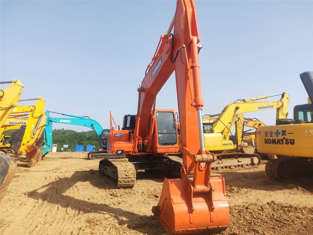 2022 Doosan DH225LC-7 crawler excavator, front three-quarter view 2022 Doosan DH225LC-7 crawler excavator, front three-quarter view