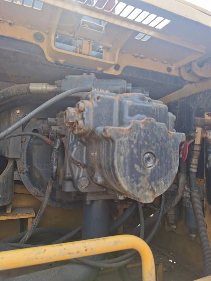 2017 Komatsu PC400-7 crawler excavator hydraulic pump detail 2017 Komatsu PC400-7 crawler excavator hydraulic pump detail