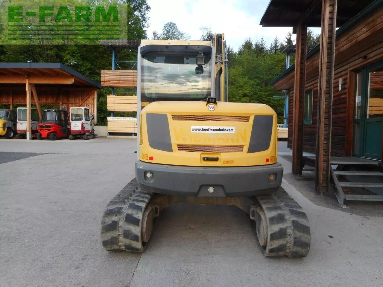 2016 Wacker Neuson EC 80 mini excavator, front view 2016 Wacker Neuson EC 80 mini excavator, front view