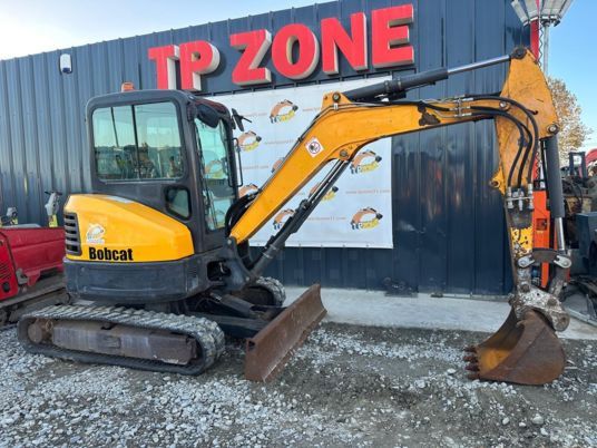 2016 Bobcat E35 mini excavator, side view 2016 Bobcat E35 mini excavator, side view
