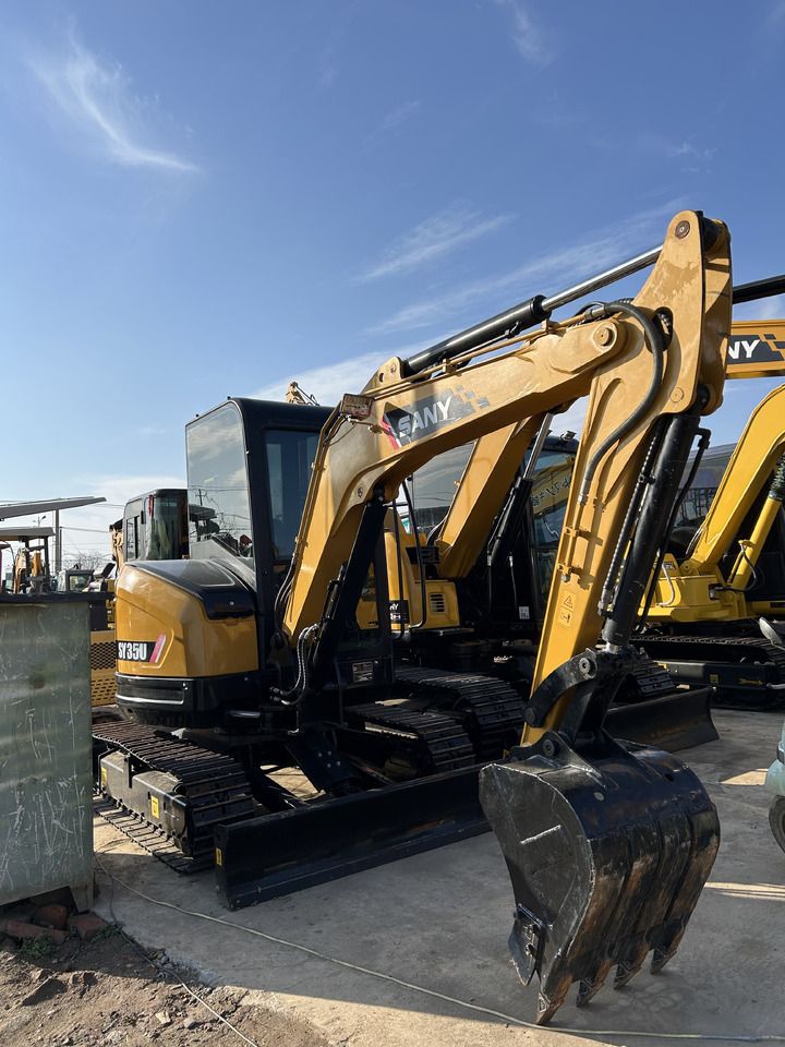2023 Sany SY35U mini excavator, front three-quarter view 2023 Sany SY35U mini excavator, front three-quarter view