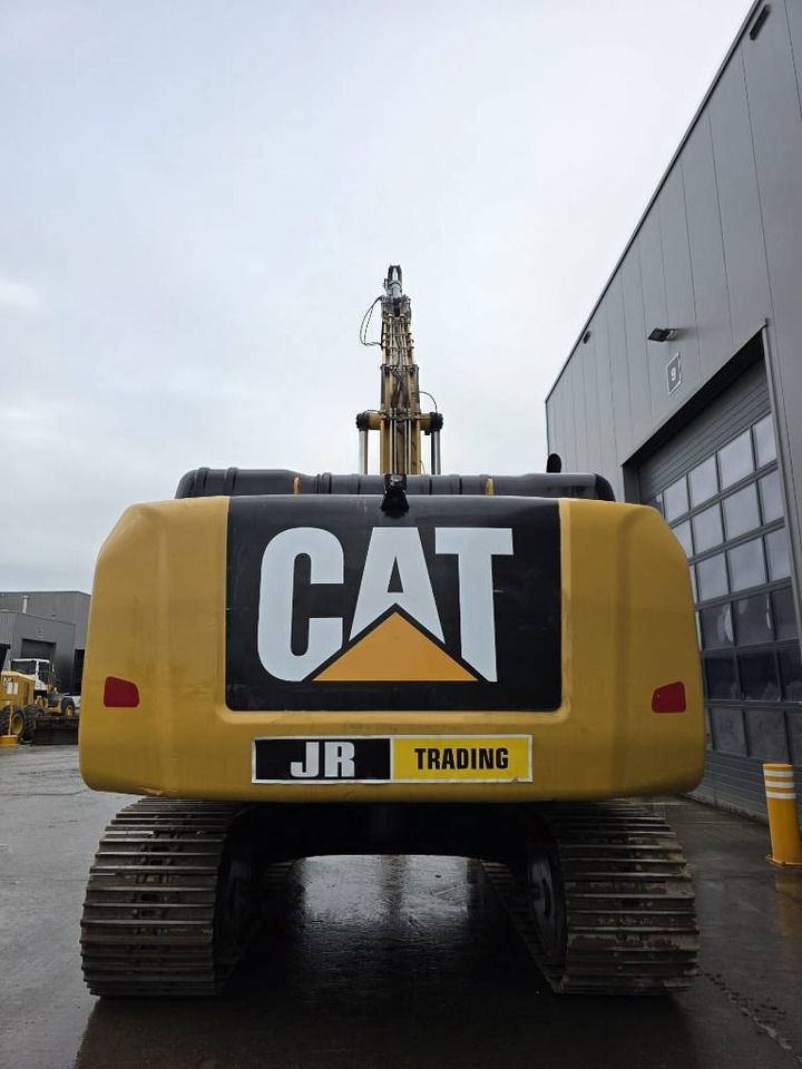 2018 Caterpillar 336FL crawler excavator rear view 2018 Caterpillar 336FL crawler excavator rear view