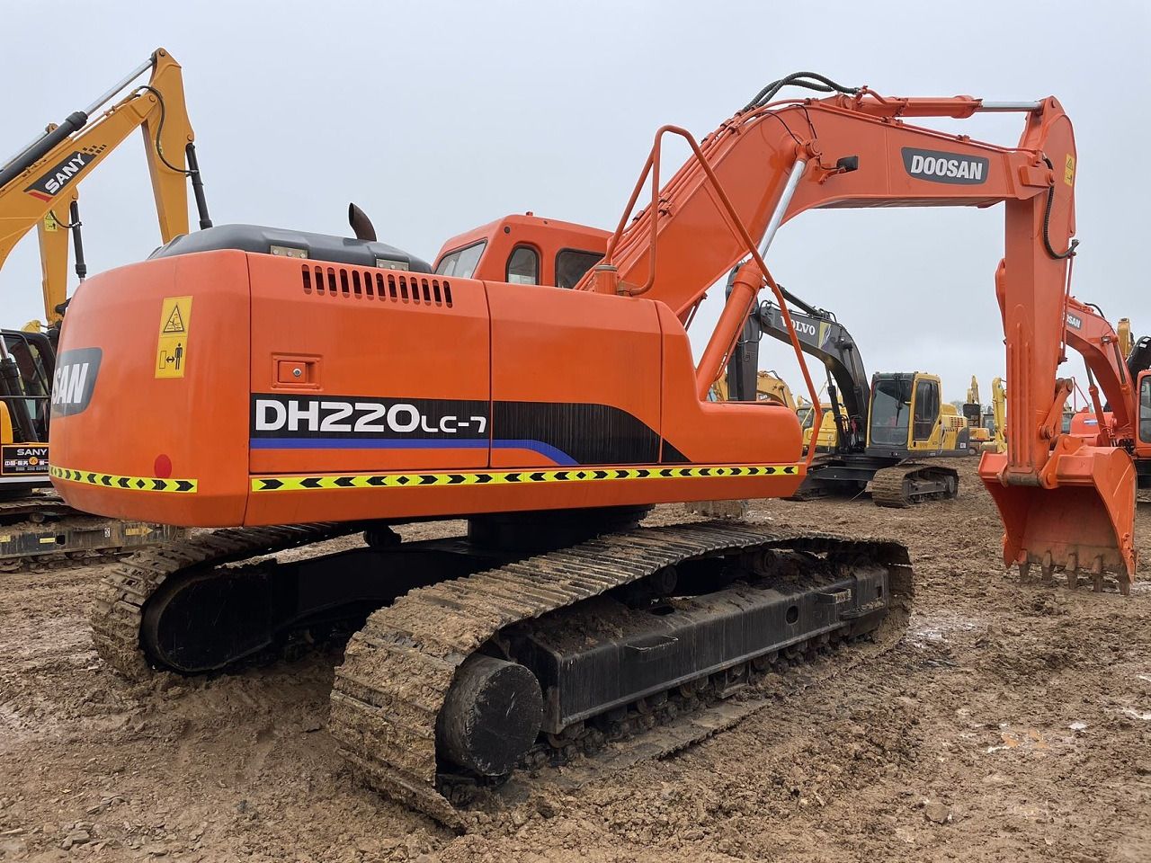 2019 Doosan DH220LC-7 crawler excavator, rear three-quarter view