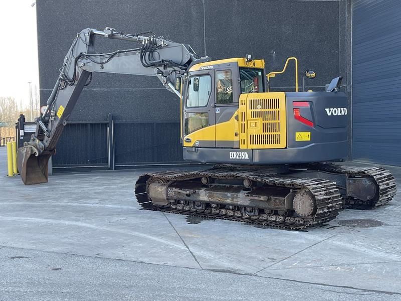 2014 Volvo ECR235DL crawler excavator, side view 2014 Volvo ECR235DL crawler excavator, side view