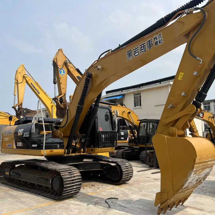 2020 Caterpillar 330D2L crawler excavator, side view 2020 Caterpillar 330D2L crawler excavator, side view
