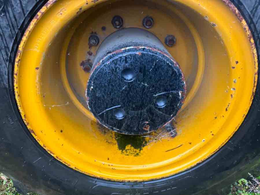 Hydrema MX16 RAIL wheel excavator wheel hub detail