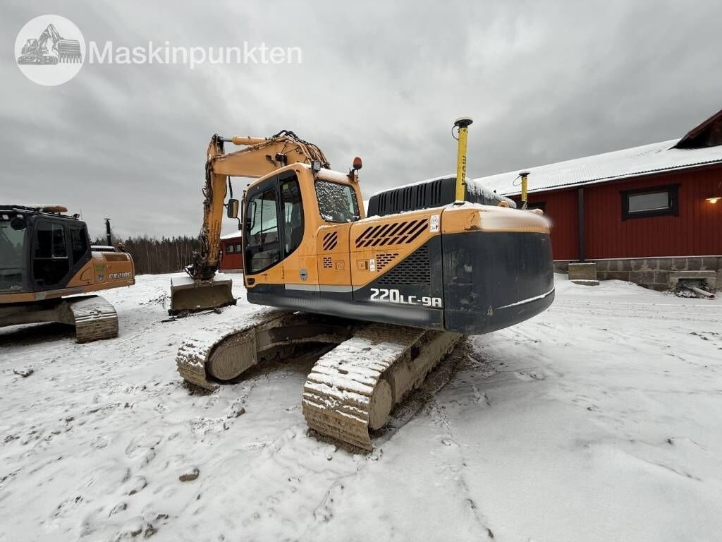 2015 Hyundai 220LC-9A crawler excavator, rear three-quarter view 2015 Hyundai 220LC-9A crawler excavator, rear three-quarter view