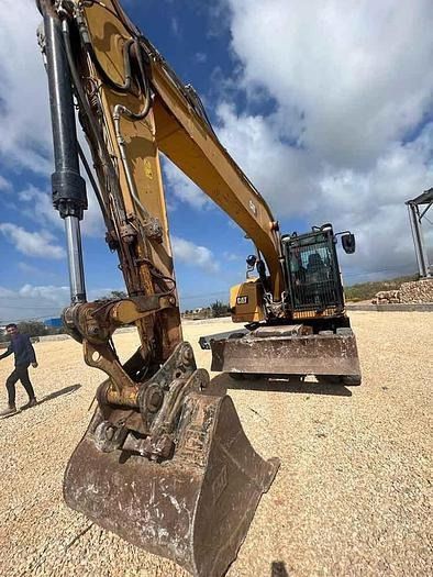 2016 Caterpillar M320F wheel excavator, front-side view with bucket 2016 Caterpillar M320F wheel excavator, front-side view with bucket