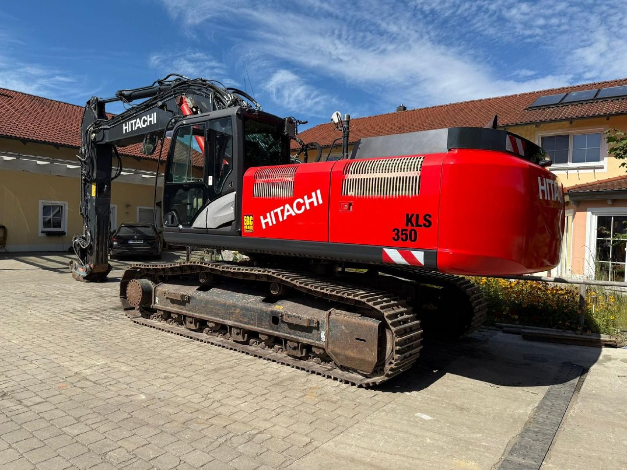 2014 Hitachi KLS 350-5 crawler excavator, rear three-quarter view 2014 Hitachi KLS 350-5 crawler excavator, rear three-quarter view