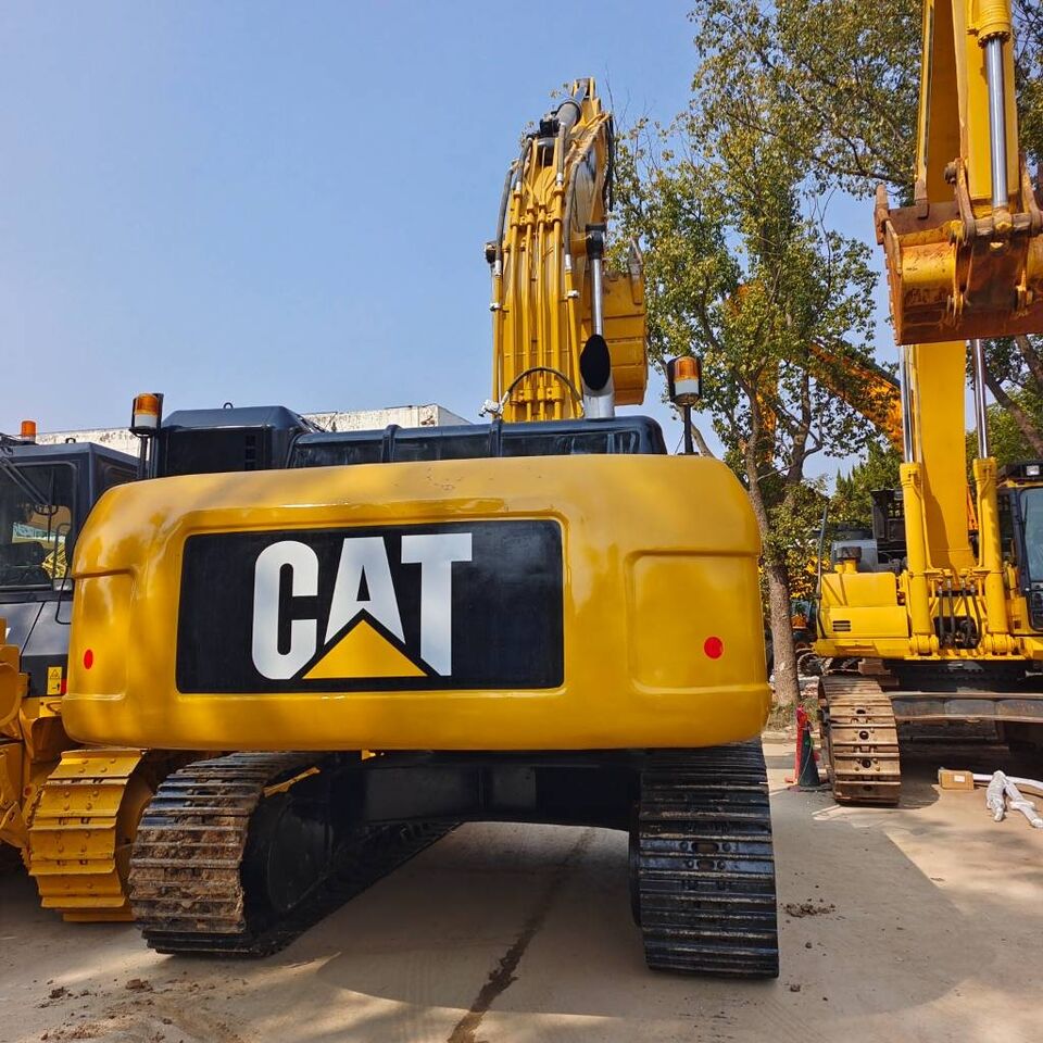 2024 Caterpillar 330D crawler excavator rear view 2024 Caterpillar 330D crawler excavator rear view