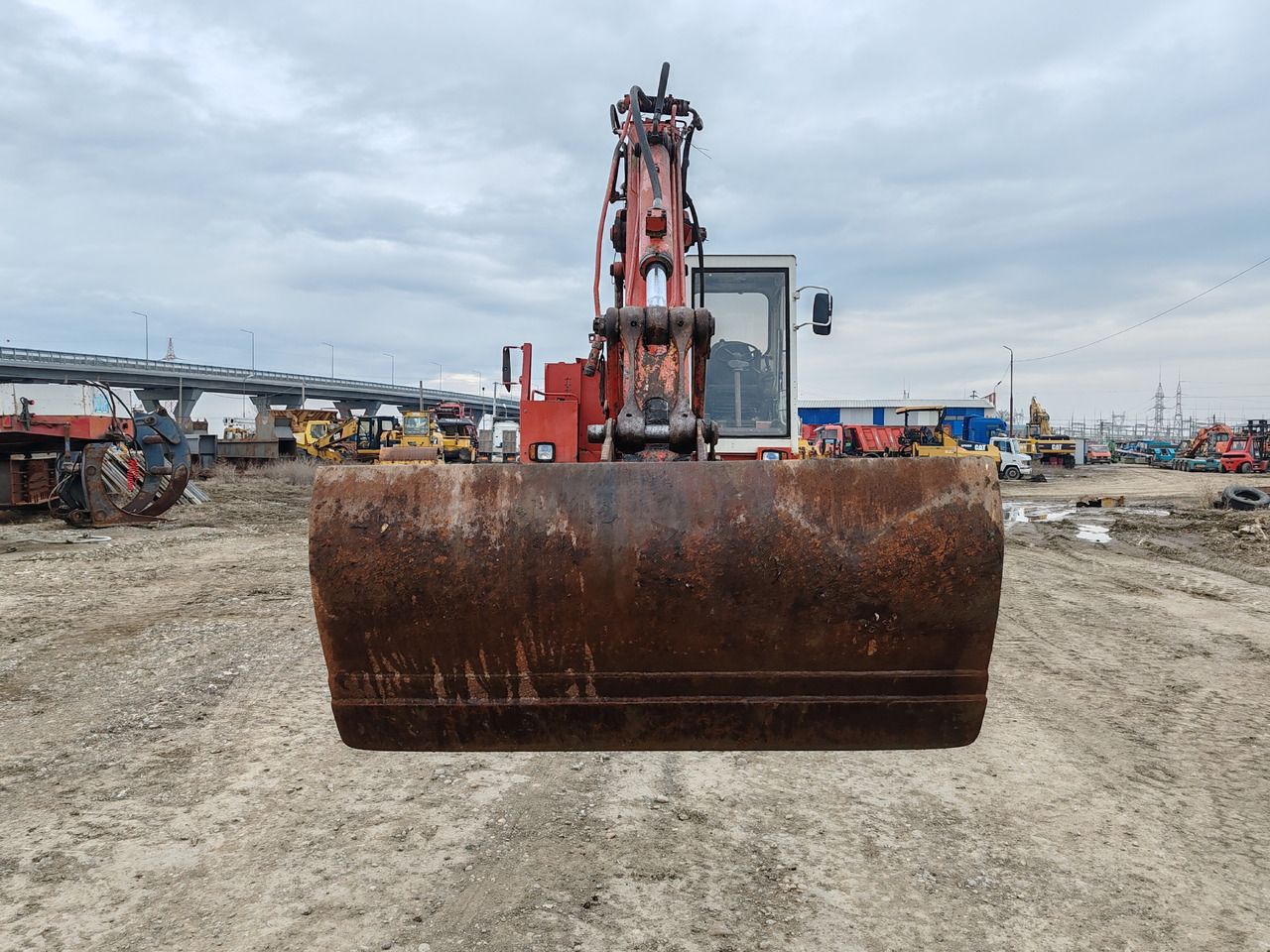 1988 CASE 61P wheel excavator, front view