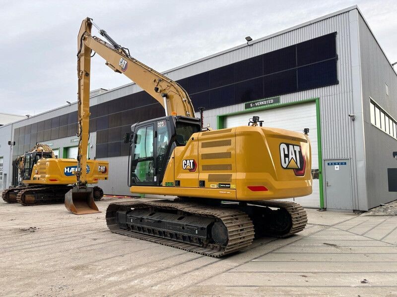 2022 Caterpillar 323 SLR excavator, rear three-quarter view 2022 Caterpillar 323 SLR excavator, rear three-quarter view