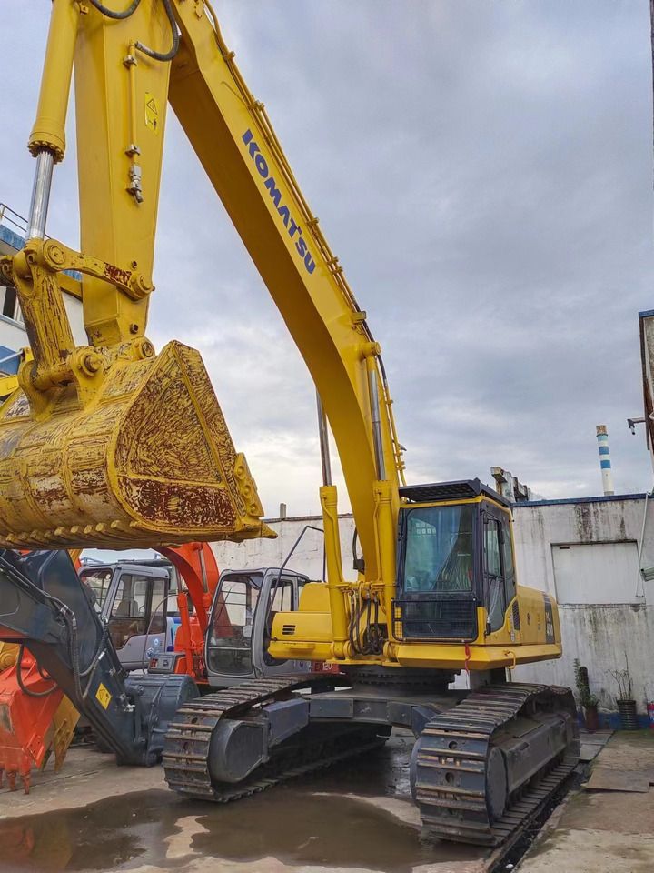 2019 Komatsu PC450-8 crawler excavator, front three-quarter view 2019 Komatsu PC450-8 crawler excavator, front three-quarter view