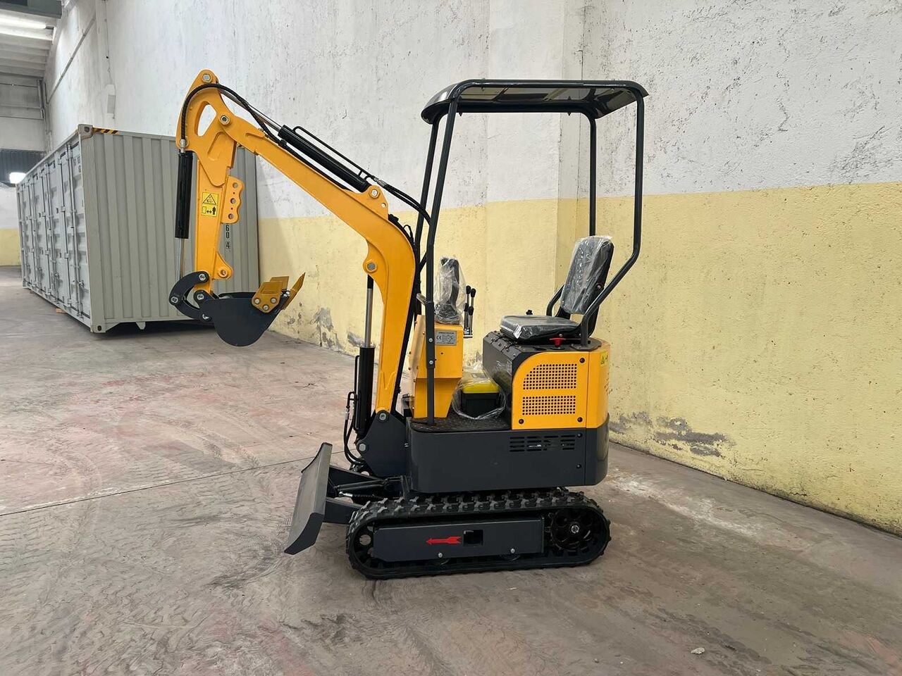 SME TP13 Mini Excavator, side view SME TP13 Mini Excavator, side view