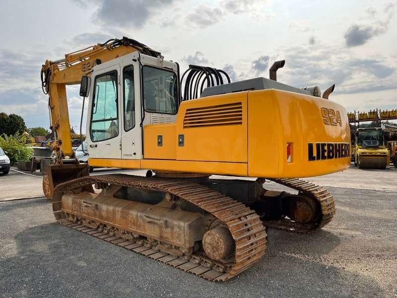 2000 Liebherr R924HDSL LITRONIC crawler excavator, rear three-quarter view