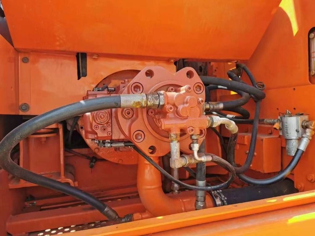 2022 Doosan DH300LC-7 crawler excavator hydraulic pump detail 2022 Doosan DH300LC-7 crawler excavator hydraulic pump detail