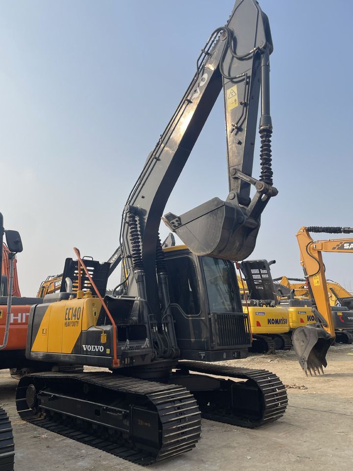 2023 Volvo EC140 crawler excavator, front three-quarter view 2023 Volvo EC140 crawler excavator, front three-quarter view