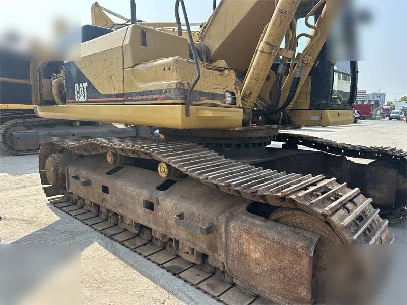 2022 Caterpillar 330BL crawler excavator side view 2022 Caterpillar 330BL crawler excavator side view