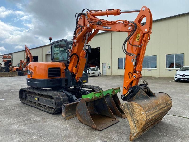 2021 Doosan DX85R crawler excavator, front three-quarter view 2021 Doosan DX85R crawler excavator, front three-quarter view