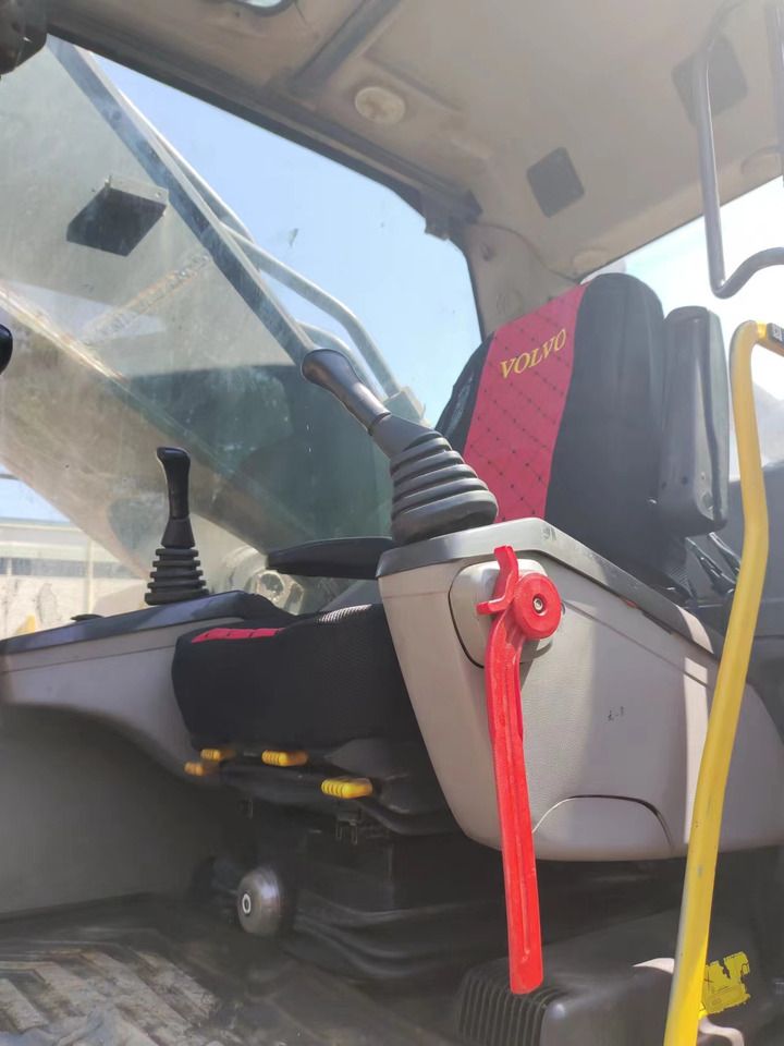 2019 Volvo EC480DL crawler excavator interior cab view