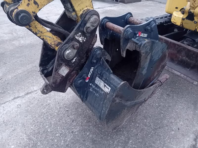 2018 Komatsu PC-55MR mini excavator bucket and quick coupler 2018 Komatsu PC-55MR mini excavator bucket and quick coupler