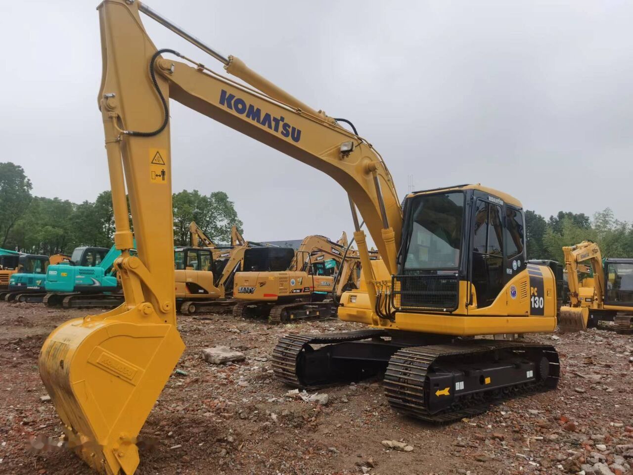 Komatsu PC130 crawler excavator, side view Komatsu PC130 crawler excavator, side view