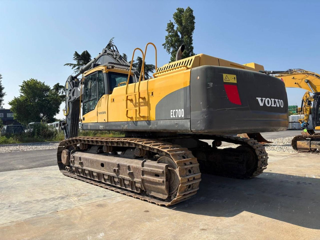2013 Volvo EC700CL crawler excavator rear three-quarter view 2013 Volvo EC700CL crawler excavator rear three-quarter view